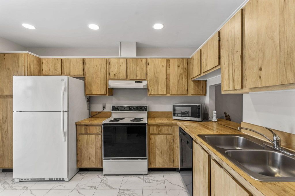 Photo of 5834 Moss Court #8, Fort Pierce, FL 34982 (MLS # R11085964)