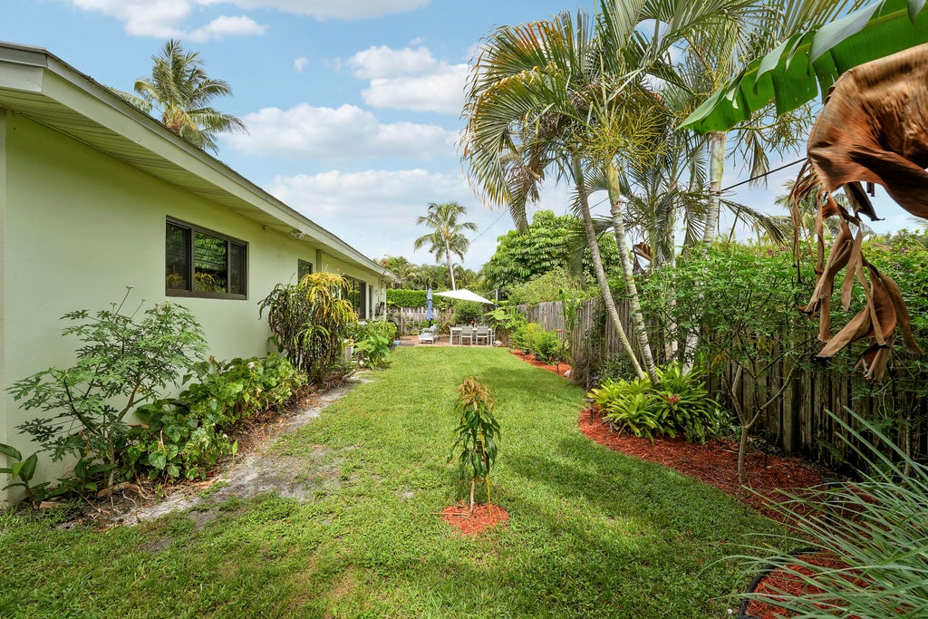 Photo of 109 NE 17th Street, Delray Beach, FL 33444 (MLS # B26040446)