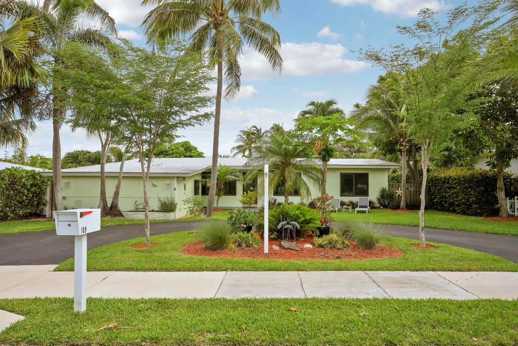 Photo of 109 NE 17th Street, Delray Beach, FL 33444 (MLS # B26040446)