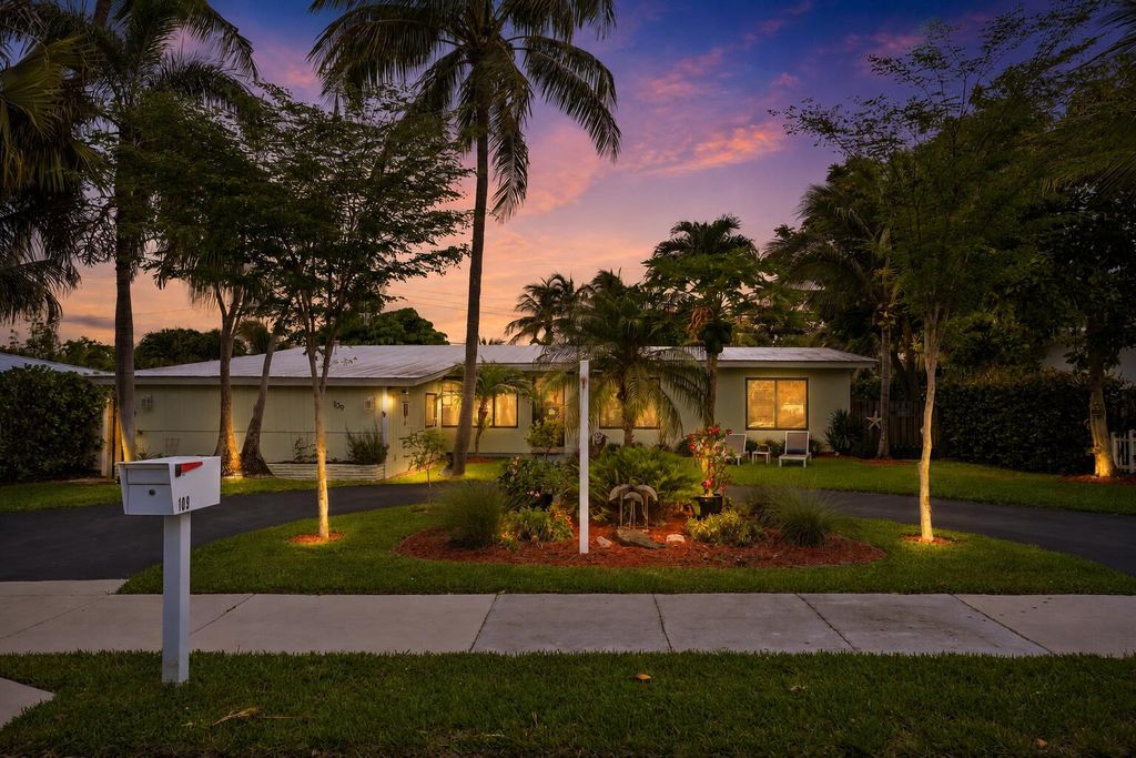 Photo of 109 NE 17th Street, Delray Beach, FL 33444 (MLS # B26040446)