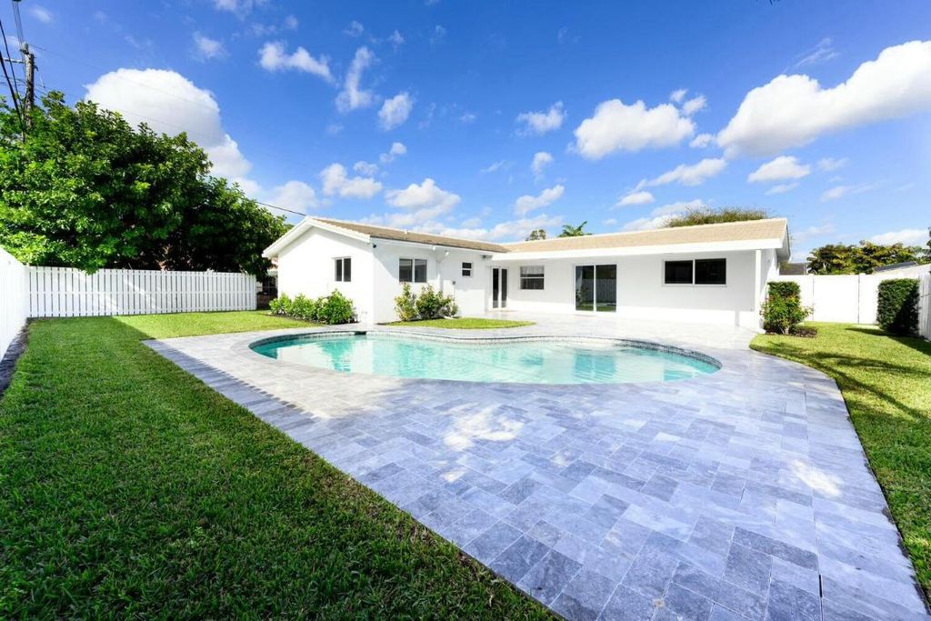 Photo of 4 Tam O Shanter Lane, Boca Raton, FL 33431 (MLS # R11049607)