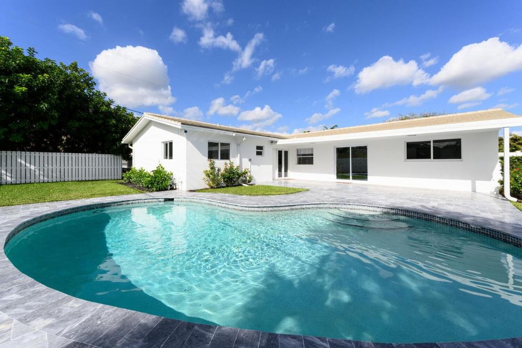 Photo of 4 Tam O Shanter Lane, Boca Raton, FL 33431 (MLS # R11049607)