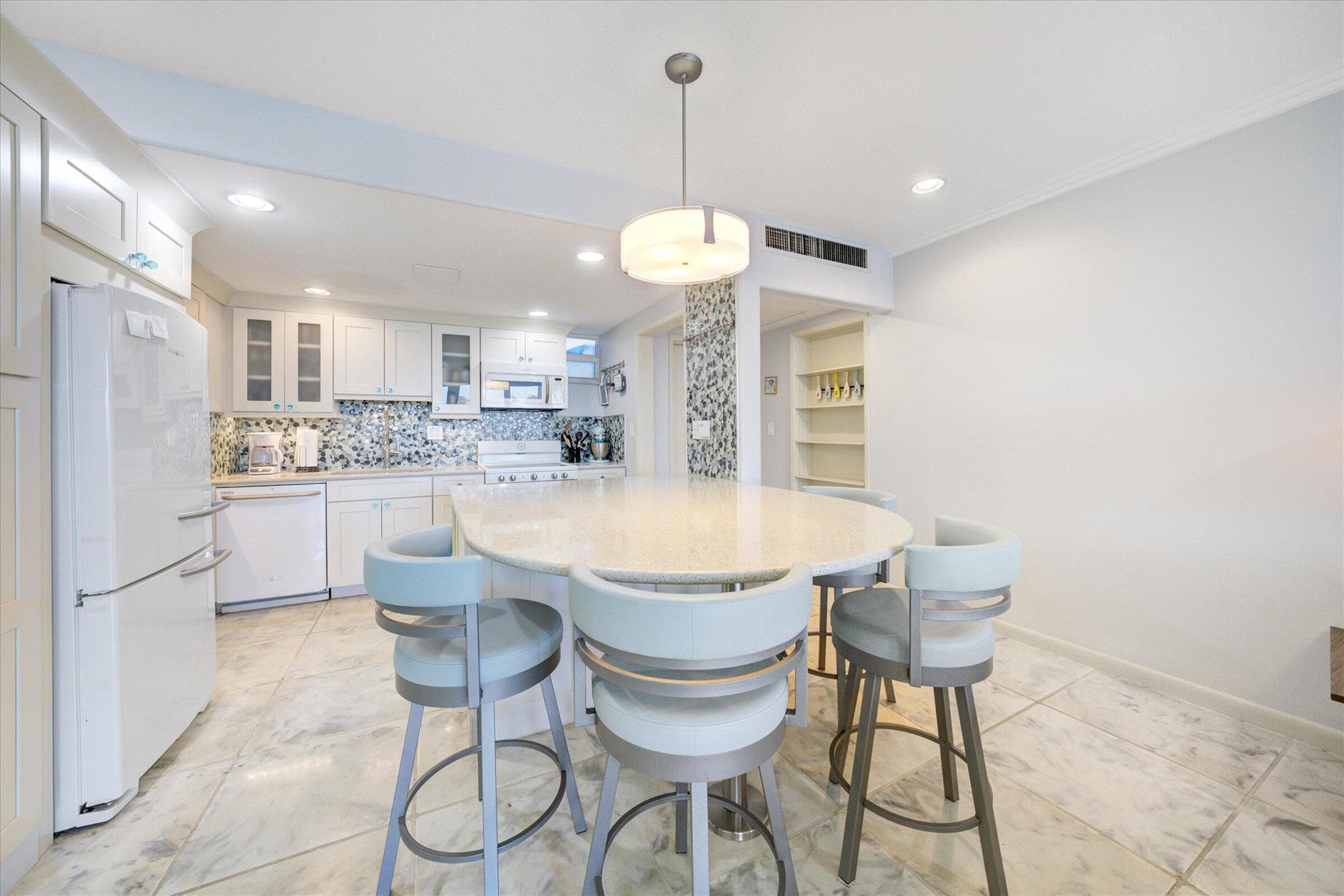 2508 Bay Drive 102