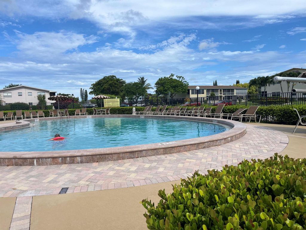 Photo of 95 Easthampton D, West Palm Beach, FL 33417 (MLS # R11108886)