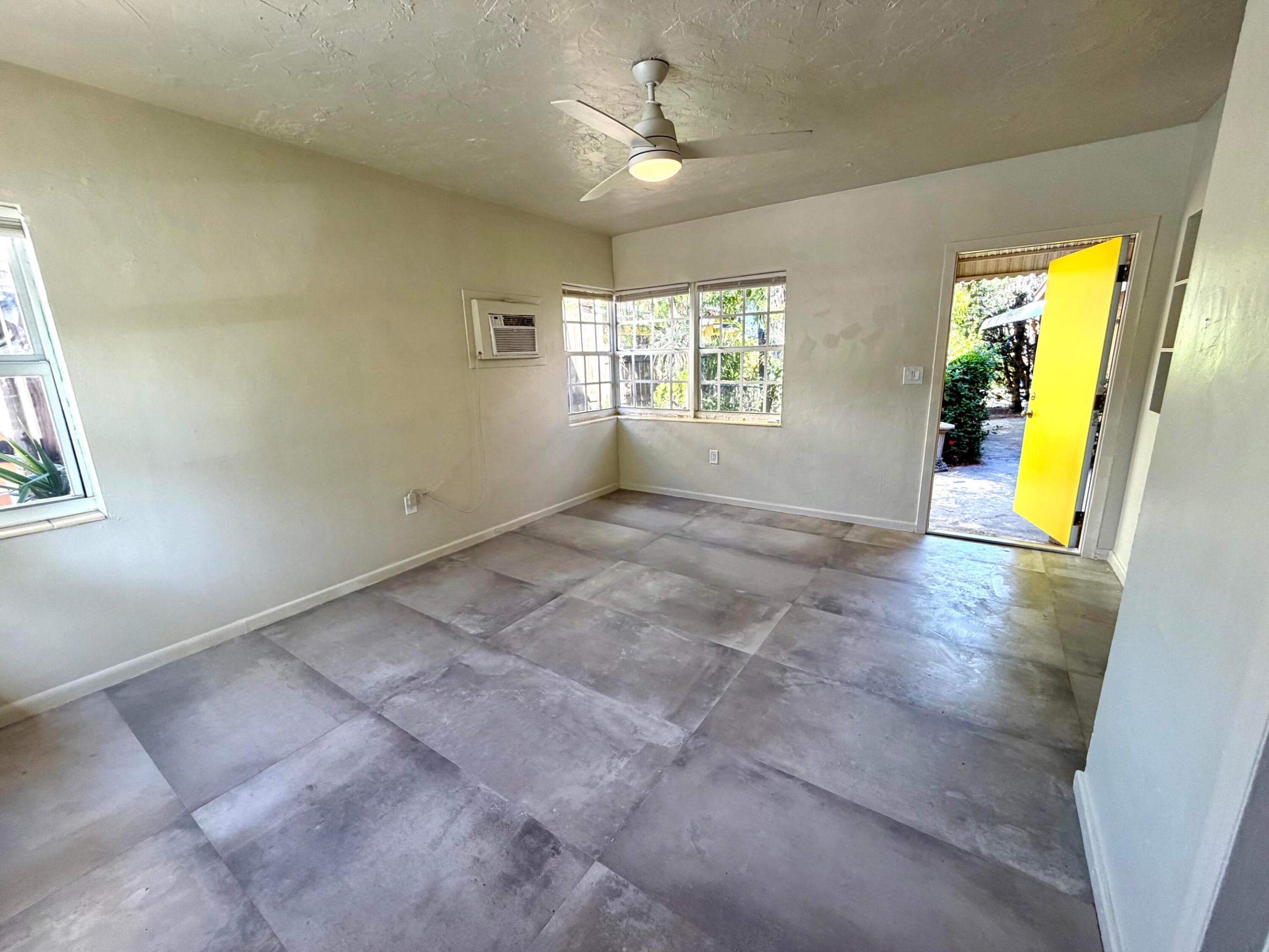 LAKE WORTH TOWN OF - Residential Lease