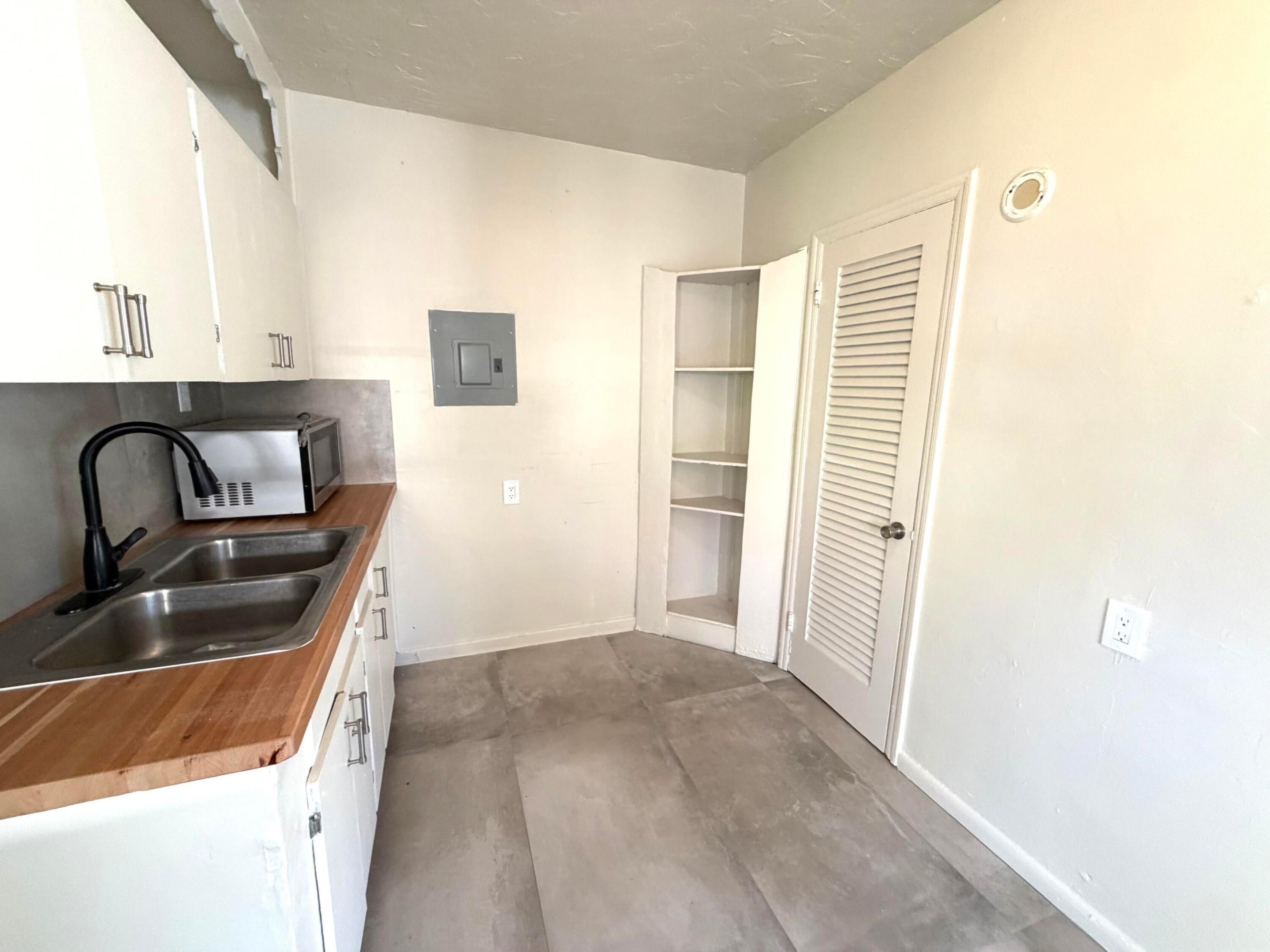 LAKE WORTH TOWN OF - Residential Lease