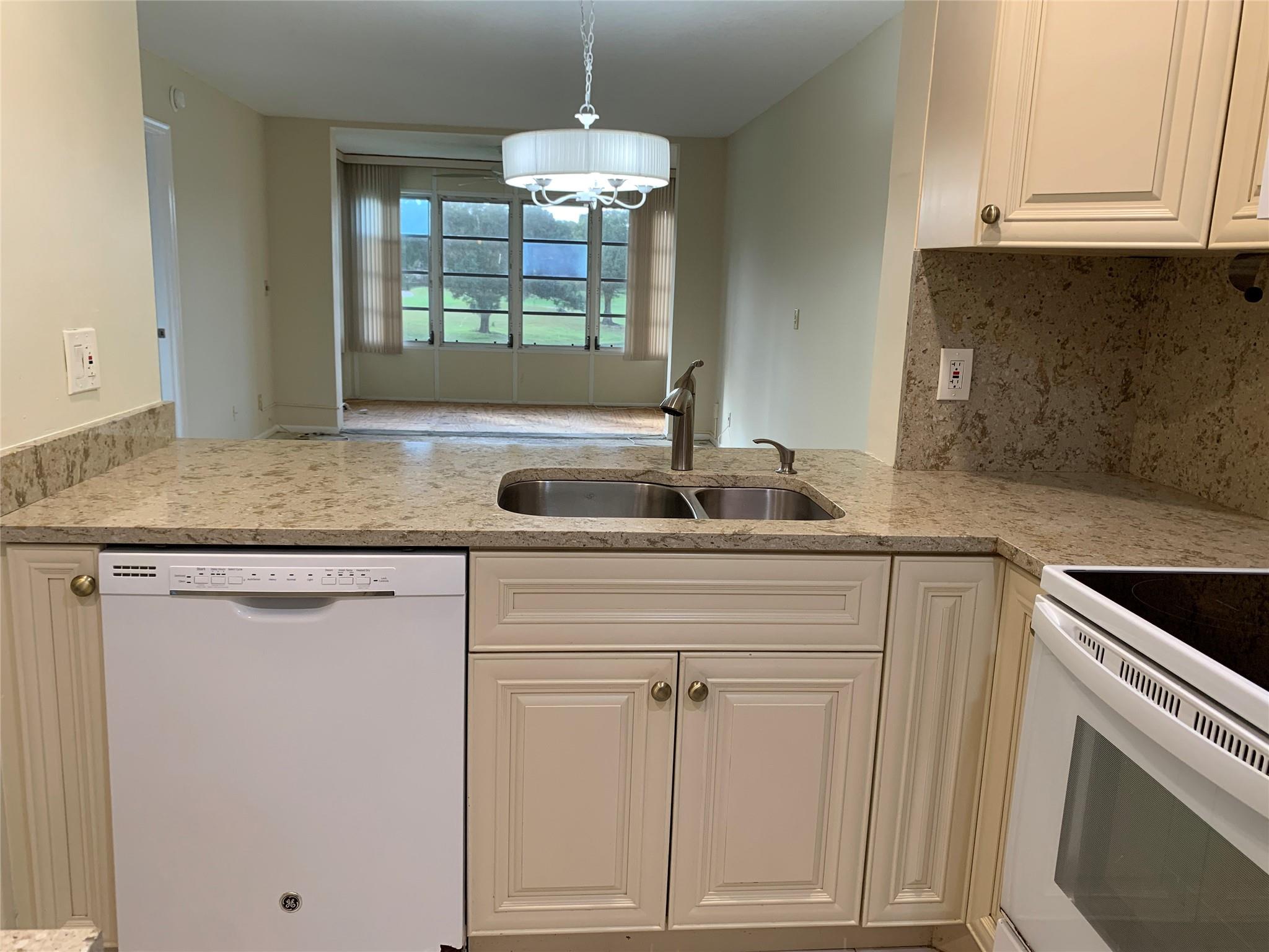 9460 Poinciana Pl 203