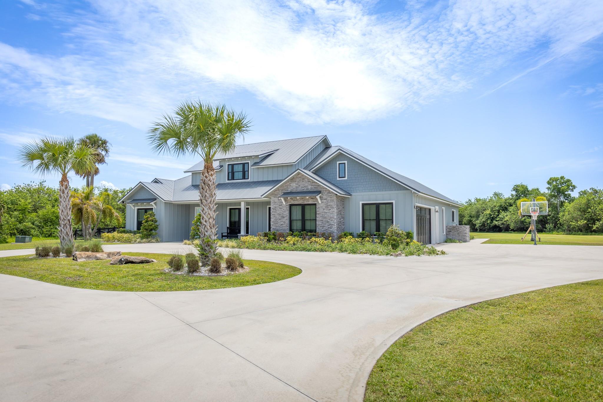 2437 SW 33rd Cir