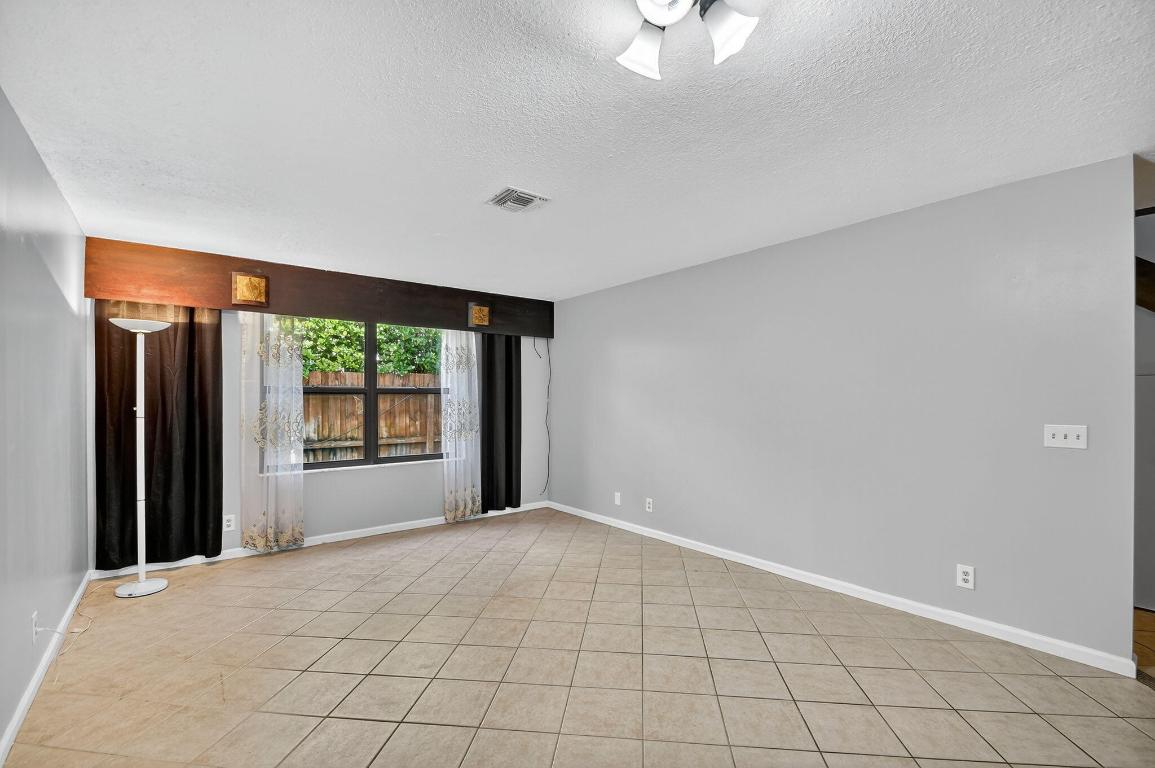 MANGO VILLAS TOWNHOUSE - Residential