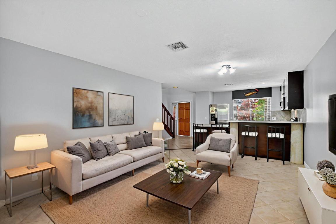 MANGO VILLAS TOWNHOUSE - Residential