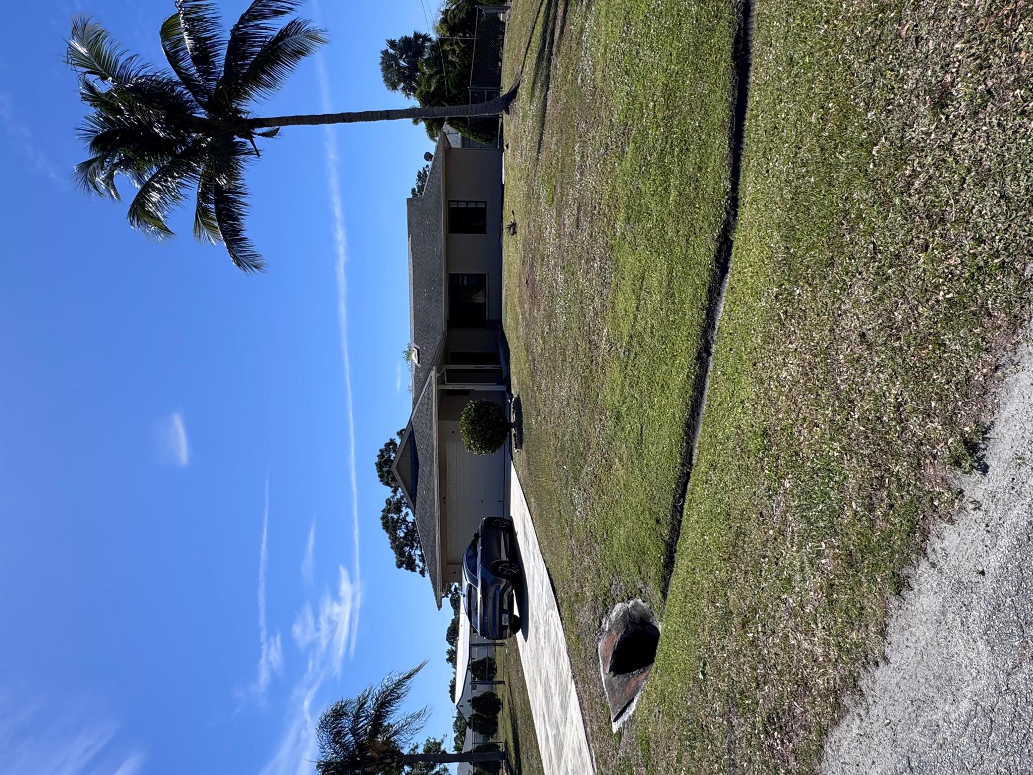Beautiful Corner house. Recently Painted and with a New Metal Roof!!!! come to see it, beautiful back yard!!!