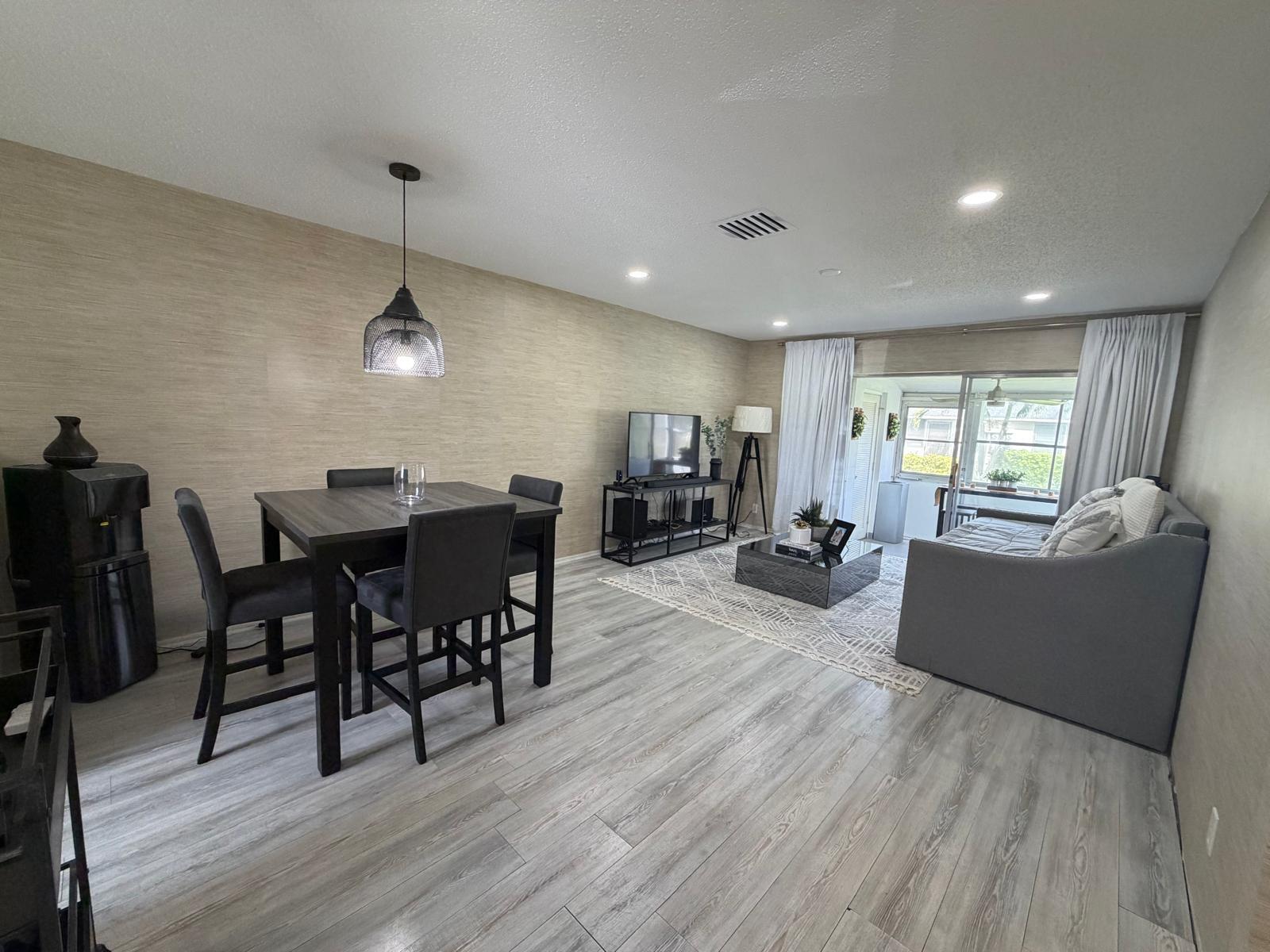 CRESTHAVEN VILLAS CONDO 31 - Residential Lease