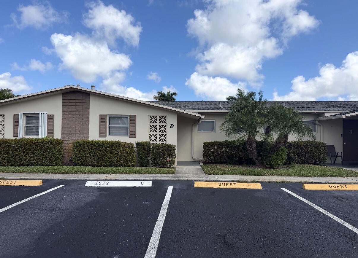 CRESTHAVEN VILLAS CONDO 31 - Residential Lease