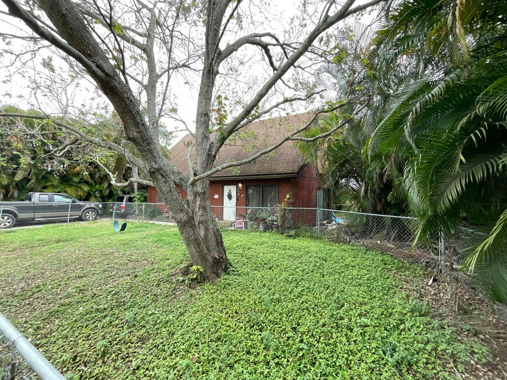 Photo of 6640 RIGGERS Road, Lake Worth, FL 33462 (MLS # B26080702)