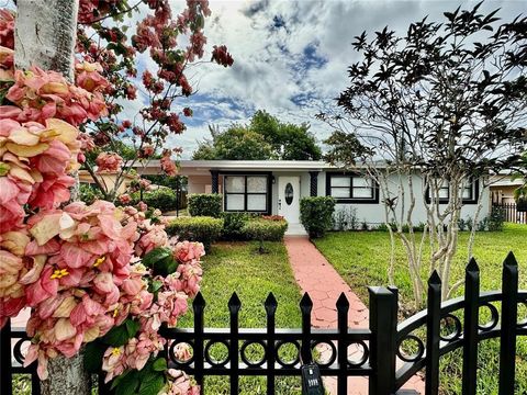 1783 Lauderdale Manor Dr Fort Lauderdale FL 33311