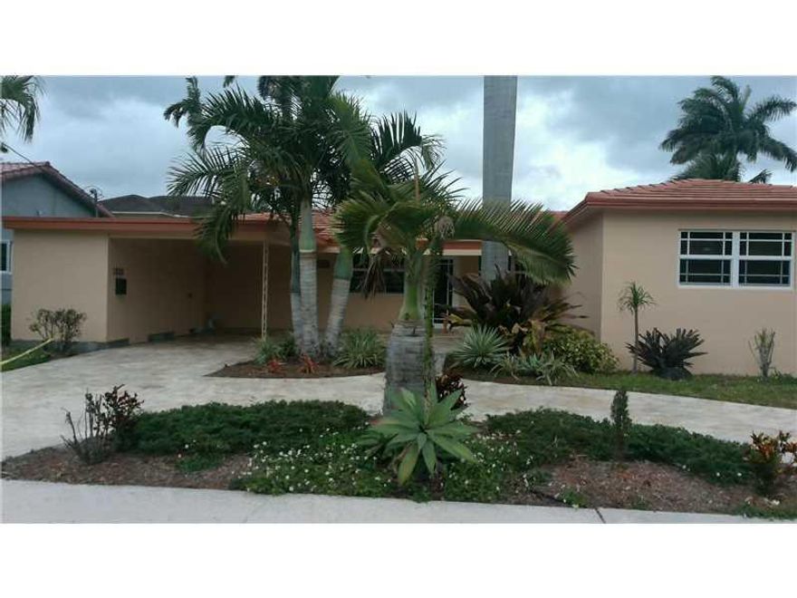 NICE PROPERTY COMUPLIT REMODELTWO ROOMS 2 BATHROOMS, FULL REMODELING, CENTRAL AIR CONDITIONING, NEW KITCHEN WITH GRANITE COUNTER TOP, NEW BATHROOMS, OCEAN ACCESS AND NOT FIX BREACH CLOSE TO AIRPORT, BEACH AND DOWNTOWN OF FOR LAUDERDALE " ASI IS "