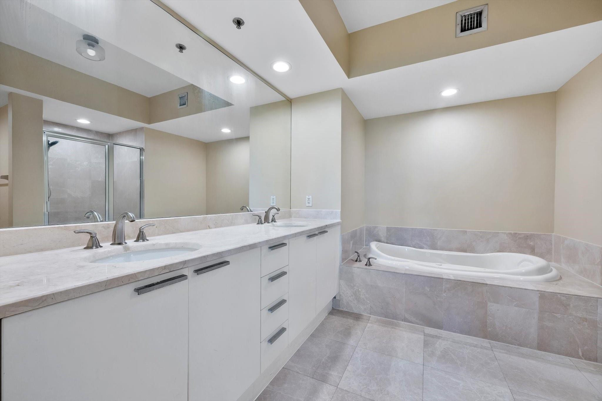 ONE FIFTY ONE @ BISCAYNE - Residential Lease