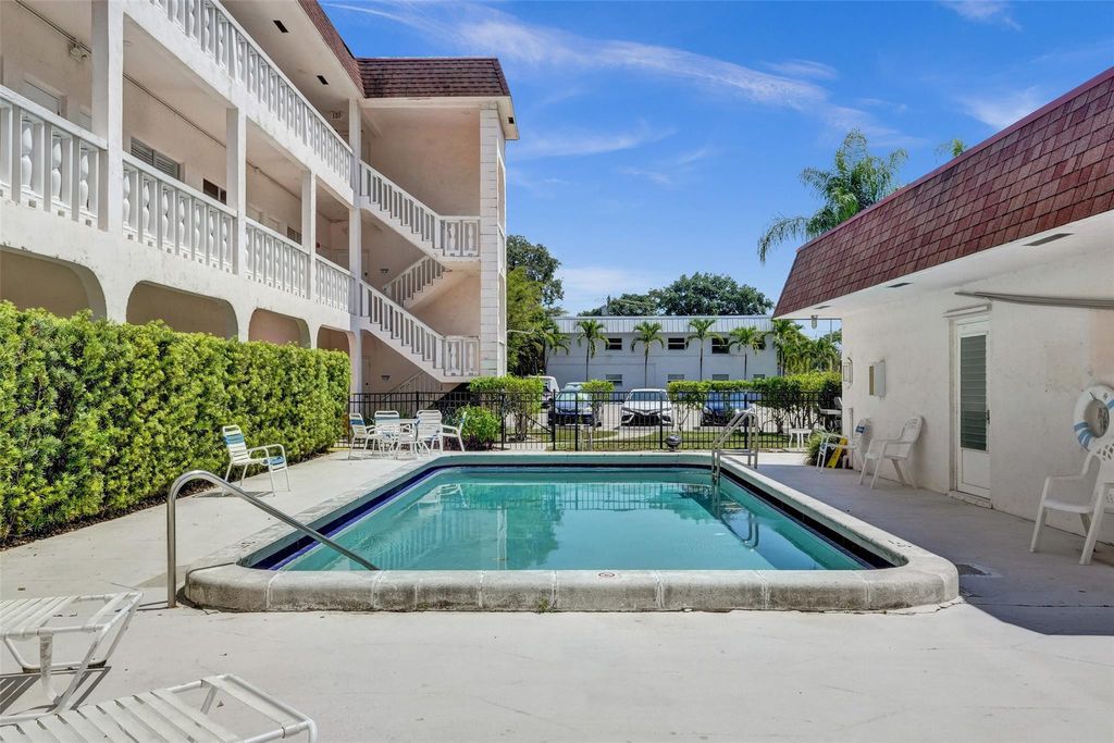 Photo of 601 SE 5th Court #309, Fort Lauderdale, FL 33301 (MLS # F10518322)