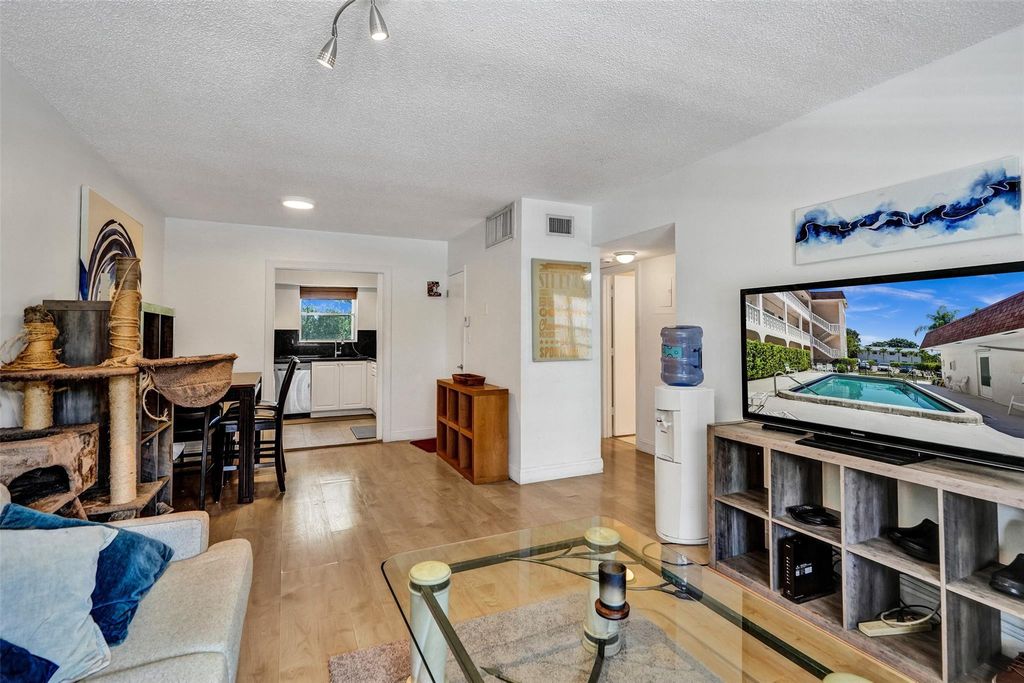 Photo of 601 SE 5th Court #309, Fort Lauderdale, FL 33301 (MLS # F10518322)