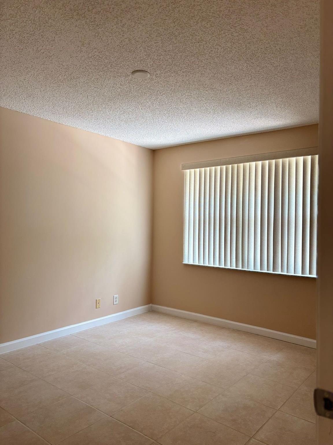 S & R Of Inverrary Prcl O - Residential Lease