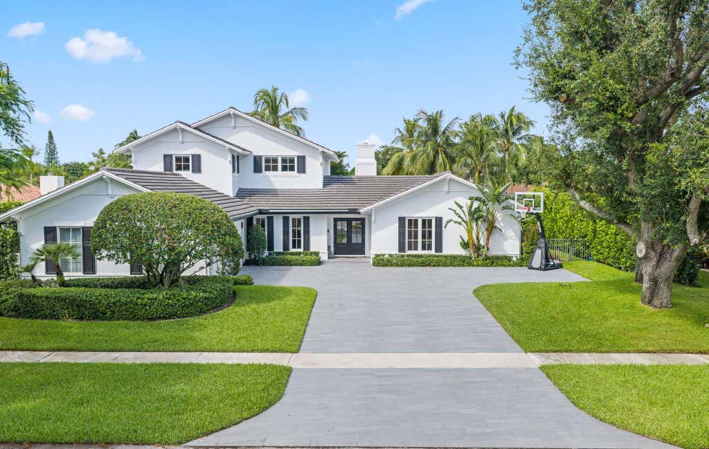 Photo of 2892 Banyan Blvd Circle NW, Boca Raton, FL 33431 (MLS # B26059935)