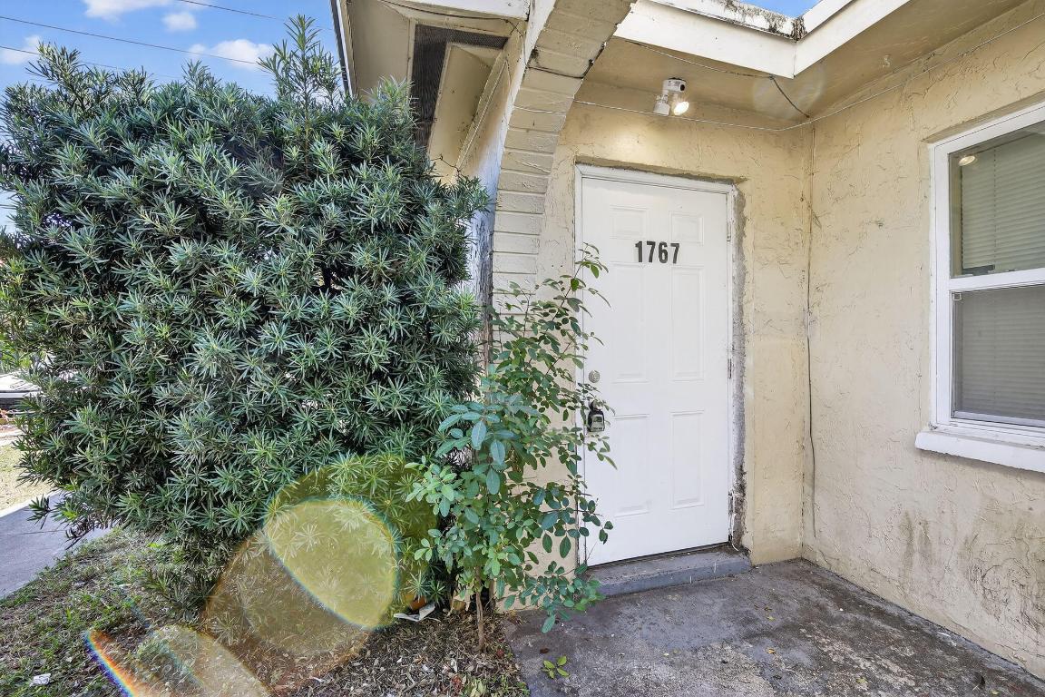 SUNSHINE VILLAS FIRST ADD - Residential Lease