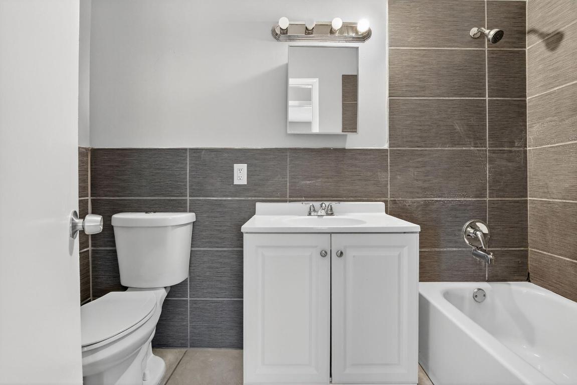 SUNSHINE VILLAS FIRST ADD - Residential Lease