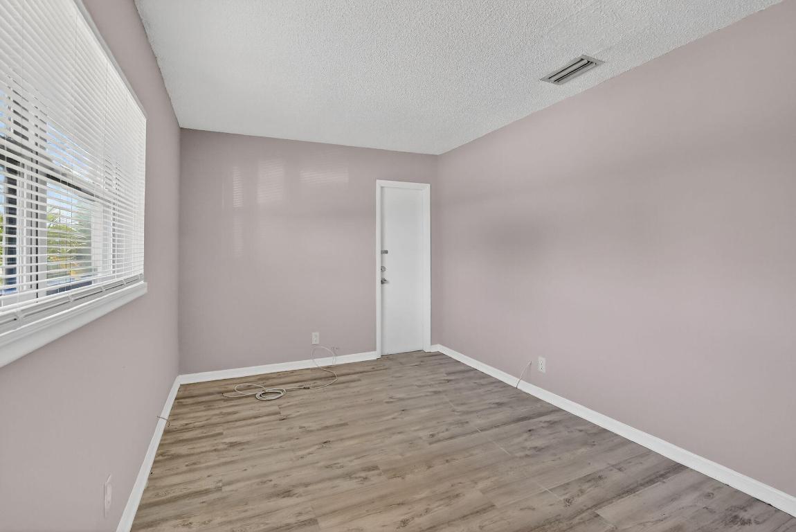 SUNSHINE VILLAS FIRST ADD - Residential Lease