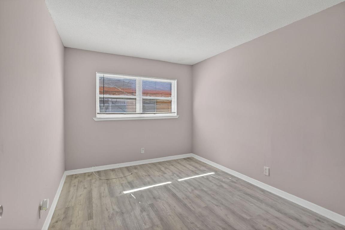 SUNSHINE VILLAS FIRST ADD - Residential Lease