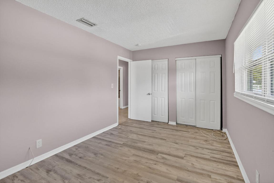 SUNSHINE VILLAS FIRST ADD - Residential Lease