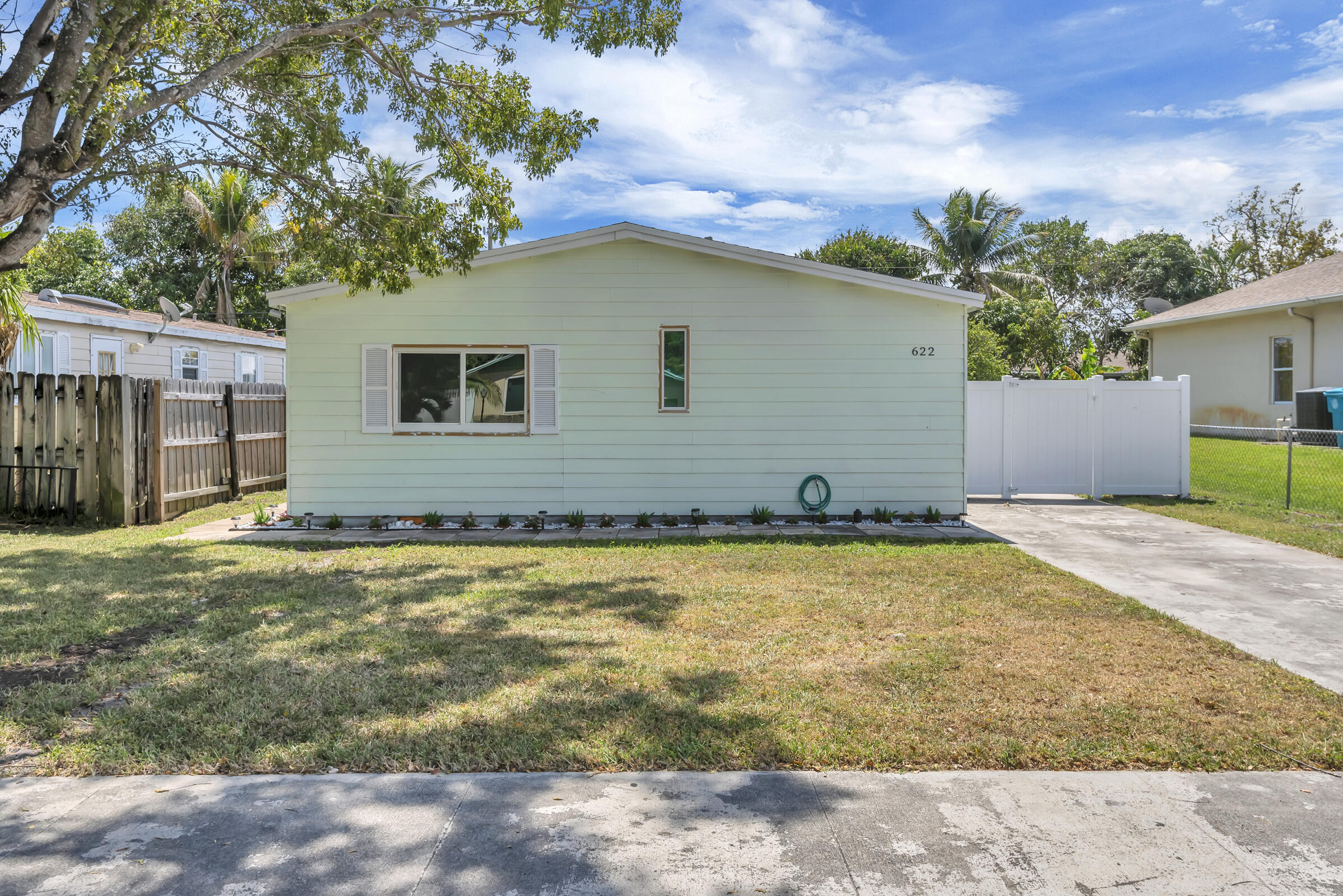 LAKE BOYNTON ESTATES 1 - Residential