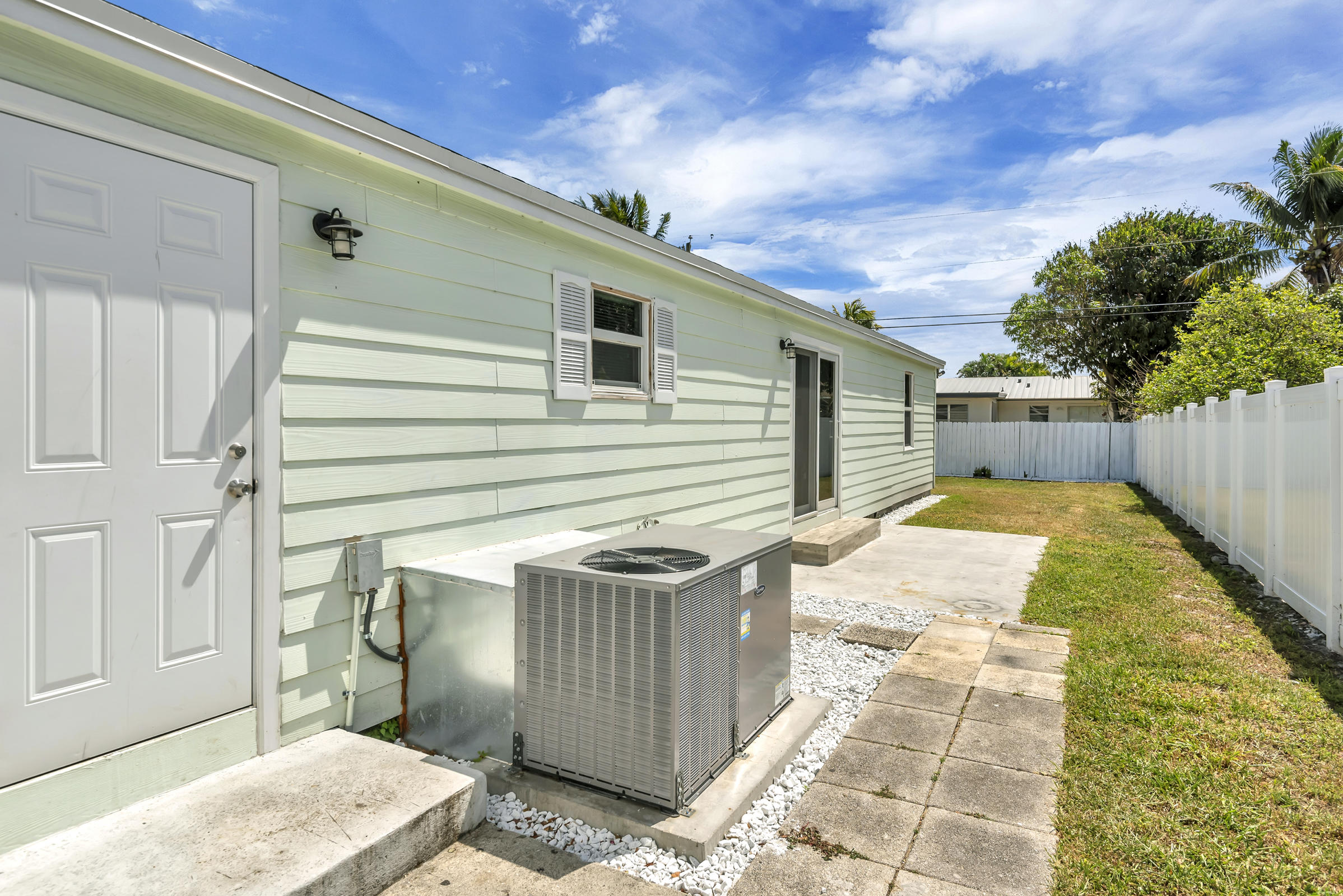 LAKE BOYNTON ESTATES 1 - Residential