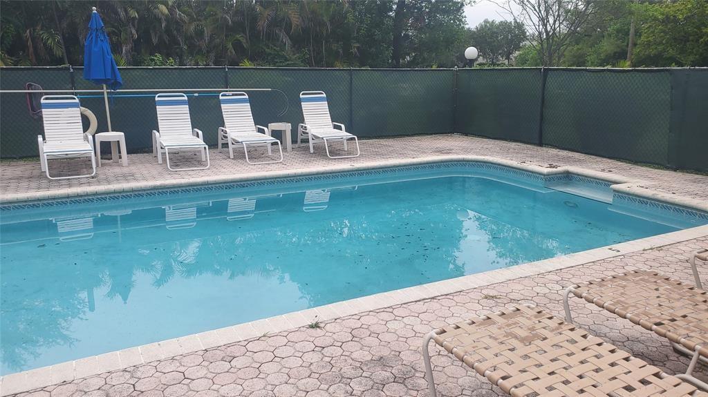 3910 Crystal Lake Dr 403