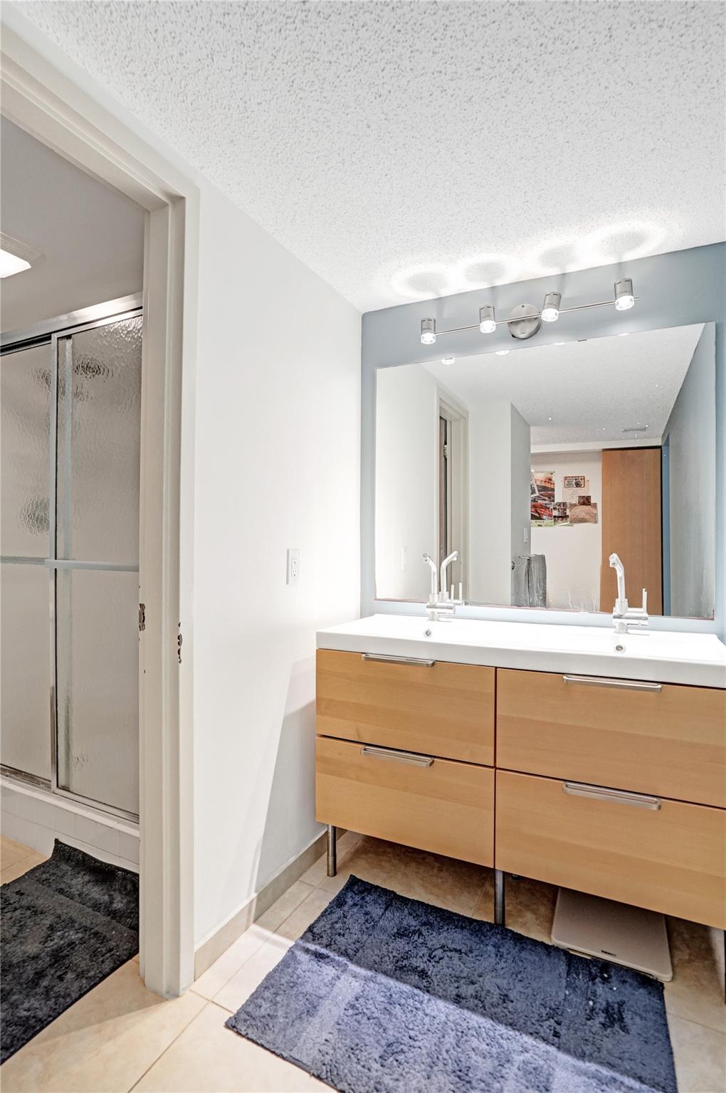 Tha Residence Condo - Residential