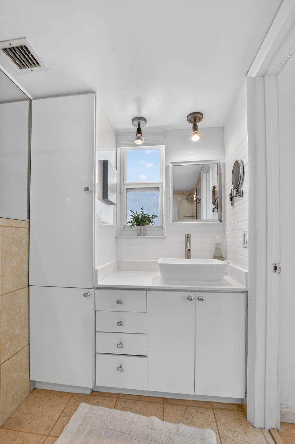 HILLSBORO LE BARON CONDO APTS - Residential