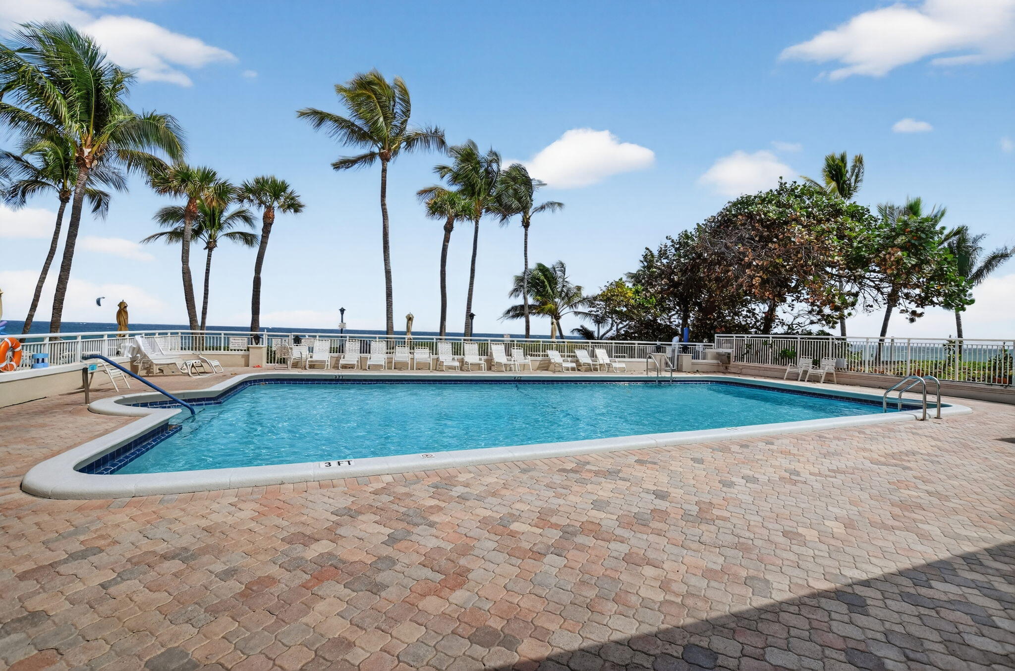 HILLSBORO LE BARON CONDO APTS - Residential