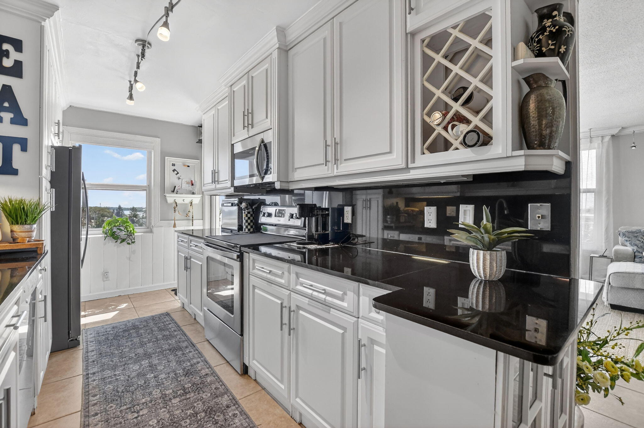 HILLSBORO LE BARON CONDO APTS - Residential