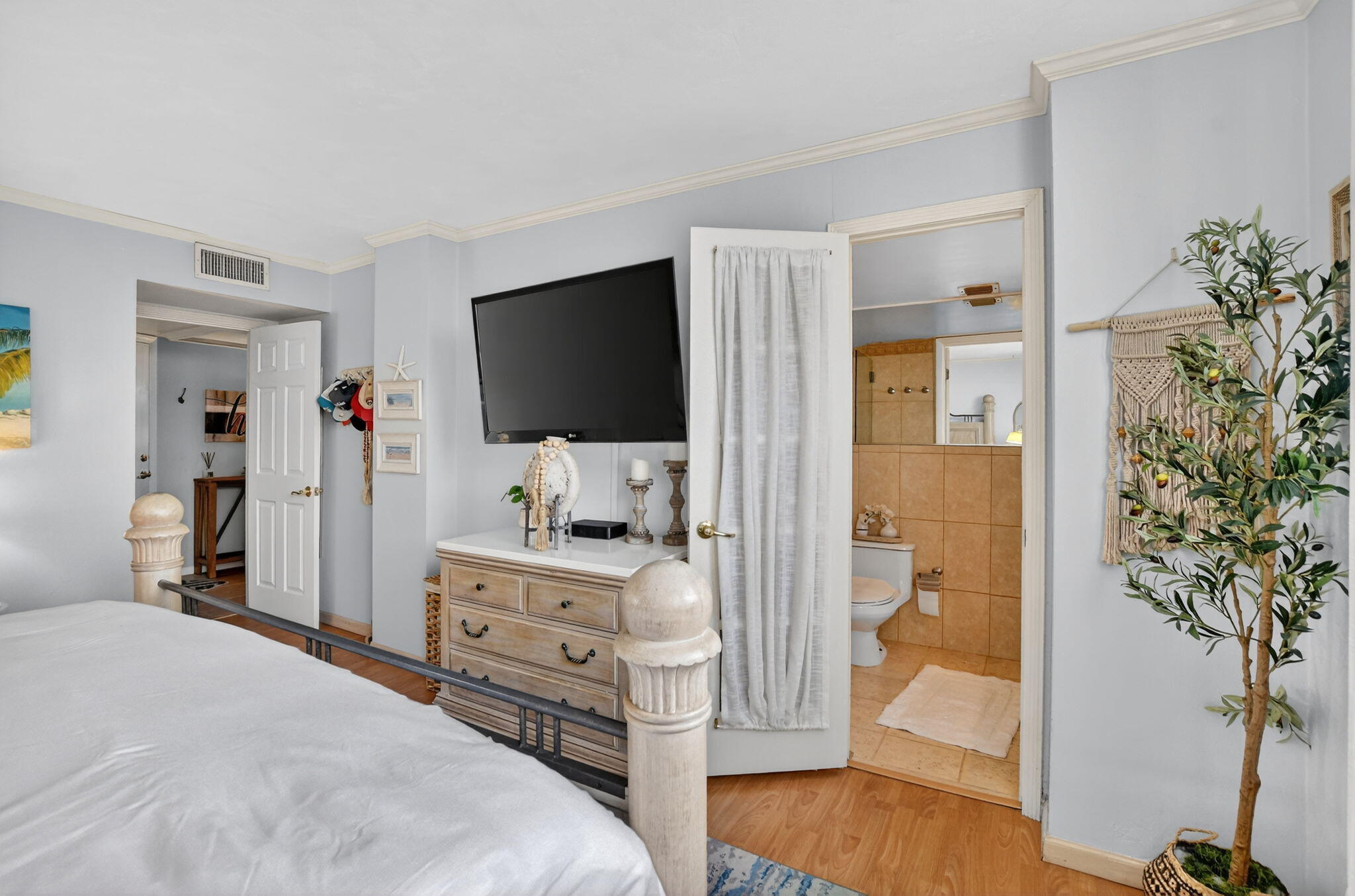 HILLSBORO LE BARON CONDO APTS - Residential