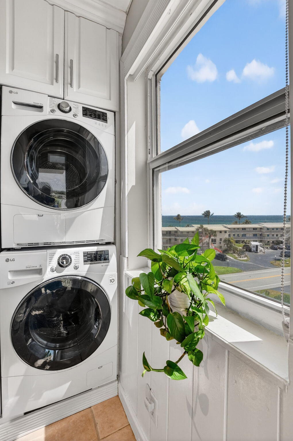 HILLSBORO LE BARON CONDO APTS - Residential