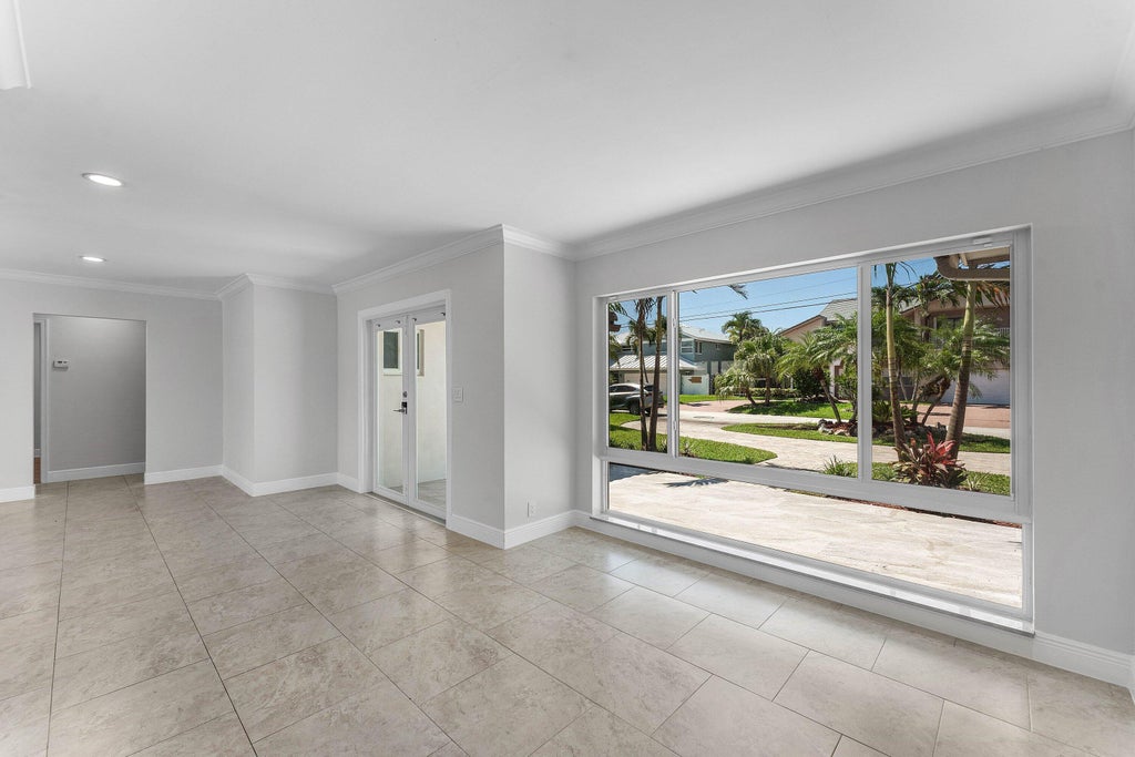 Photo of 1525 SE 6th Street, Deerfield Beach, FL 33441 (MLS # B26046257)