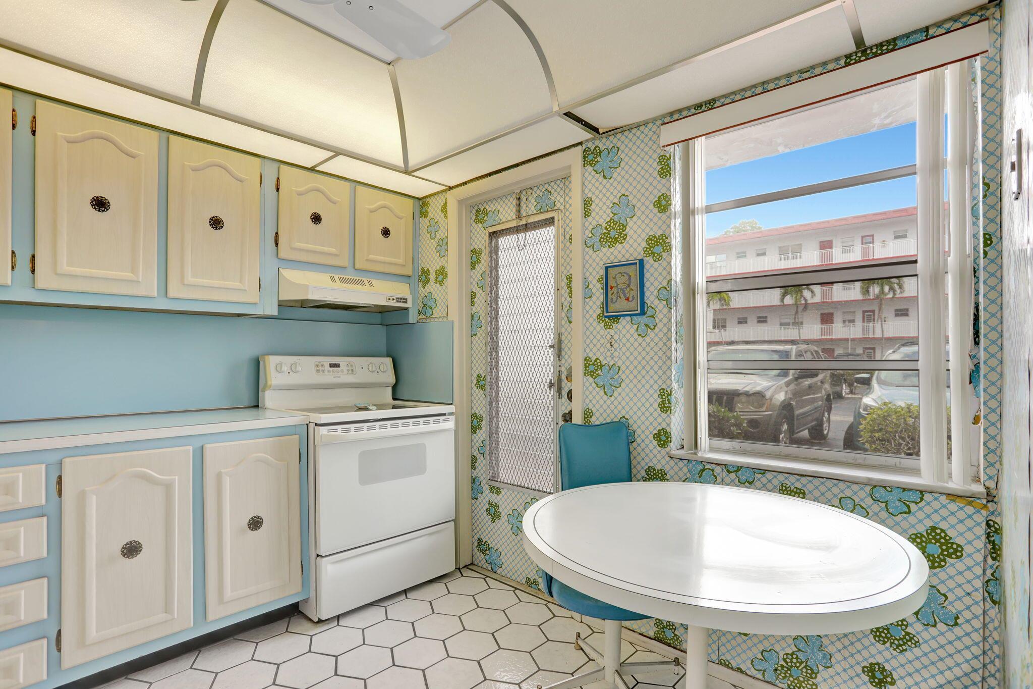 SAPPHIRE CONDO - Residential