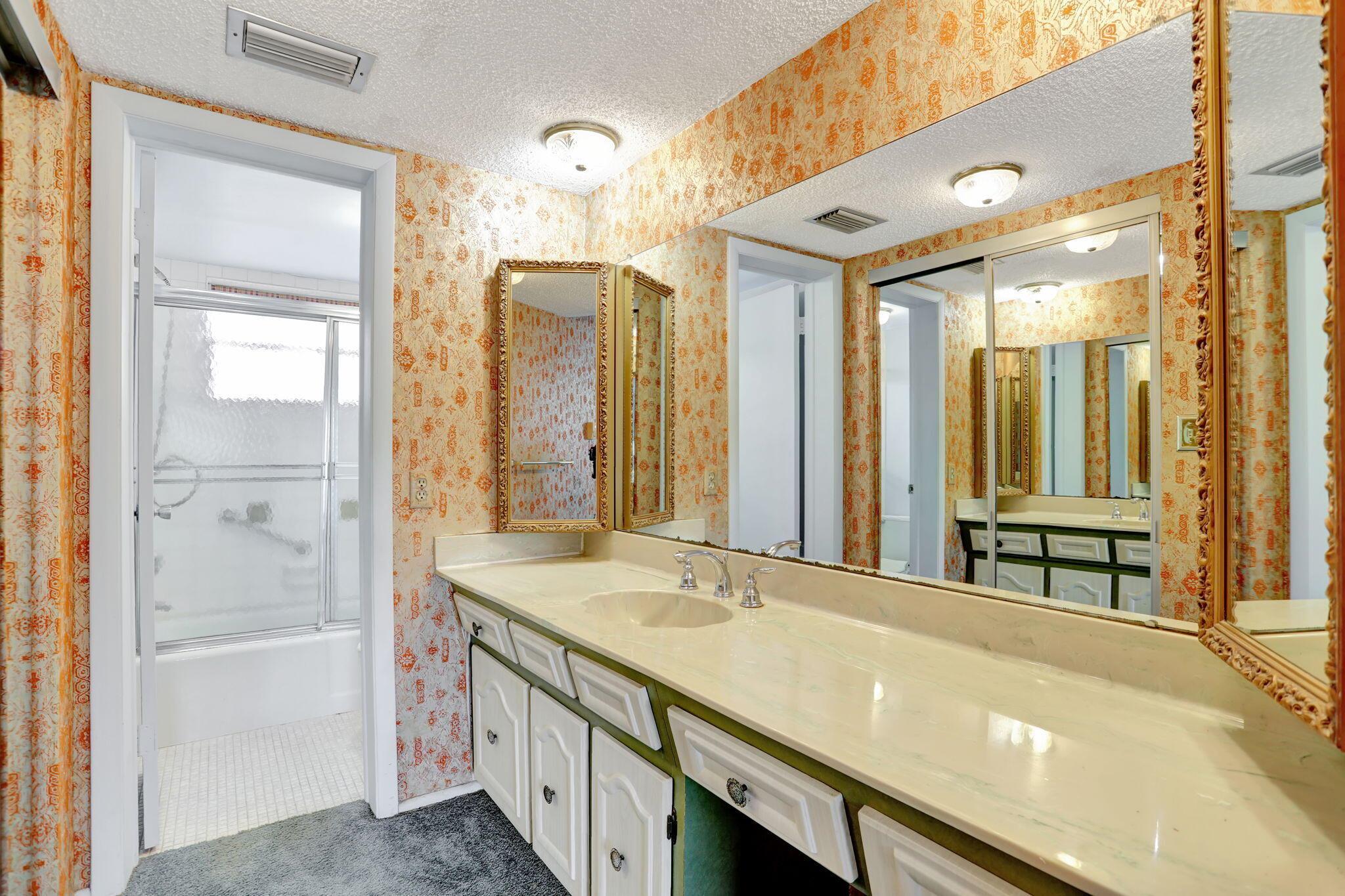 SAPPHIRE CONDO - Residential