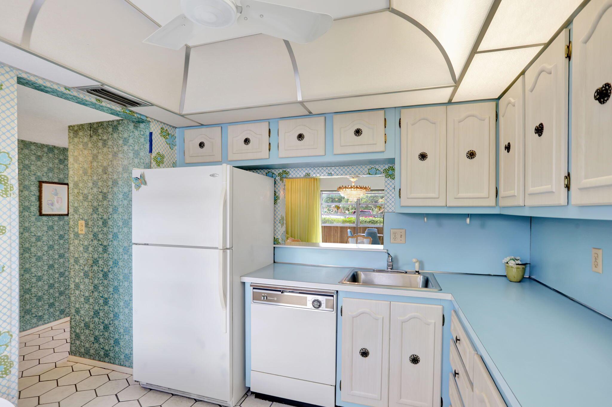 SAPPHIRE CONDO - Residential