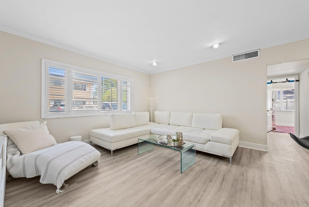 Photo of 5720 NE 22nd Way #410, Fort Lauderdale, FL 33308 (MLS # F10505967)