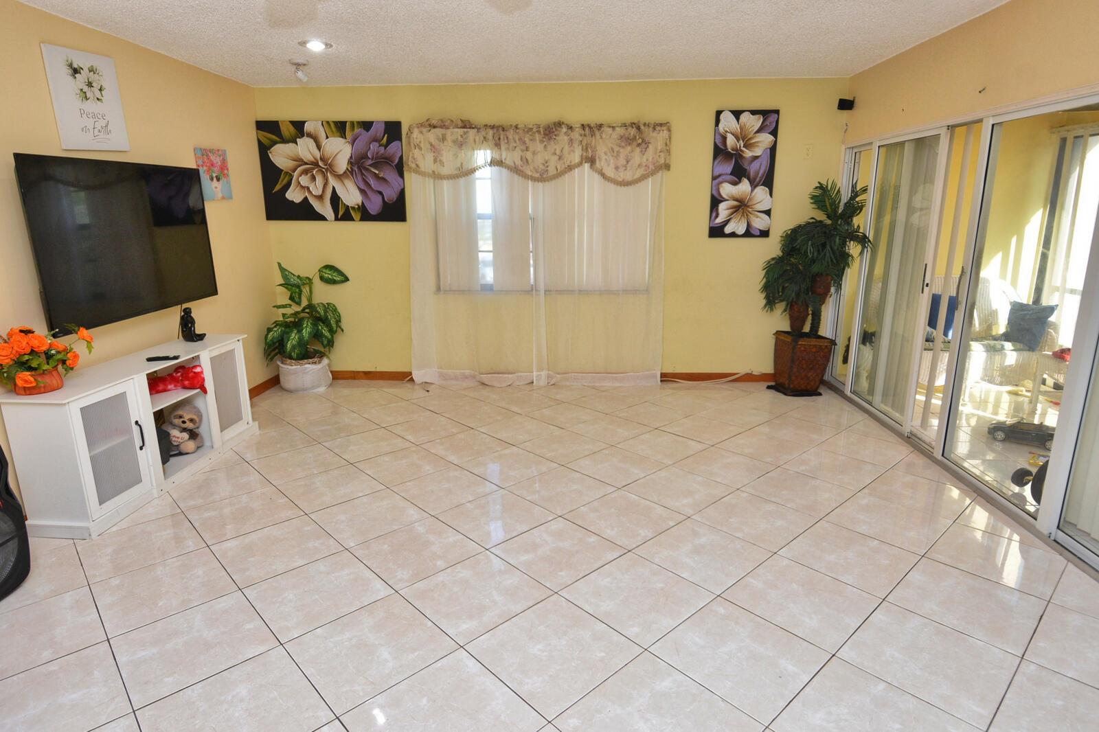 ISLAND HOUSE CONDOMINIUM - Residential