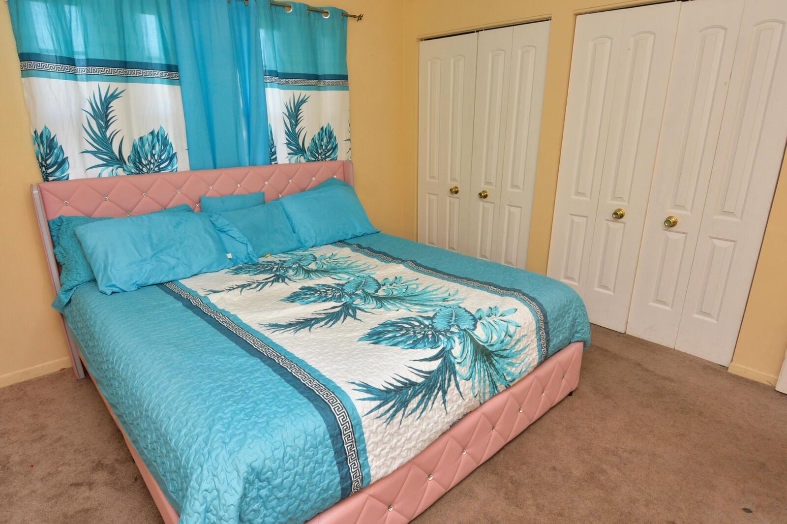 ISLAND HOUSE CONDOMINIUM - Residential