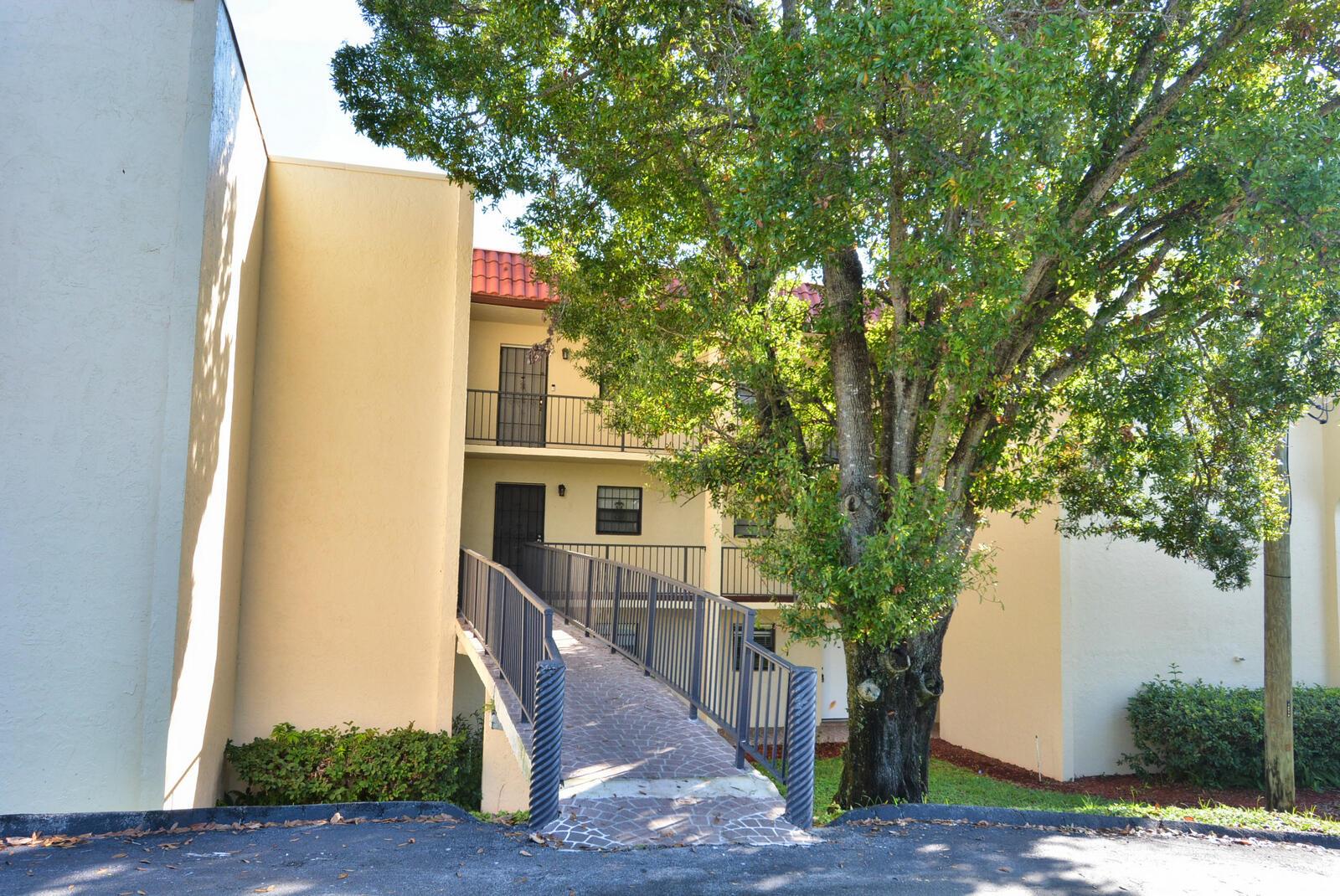 ISLAND HOUSE CONDOMINIUM - Residential