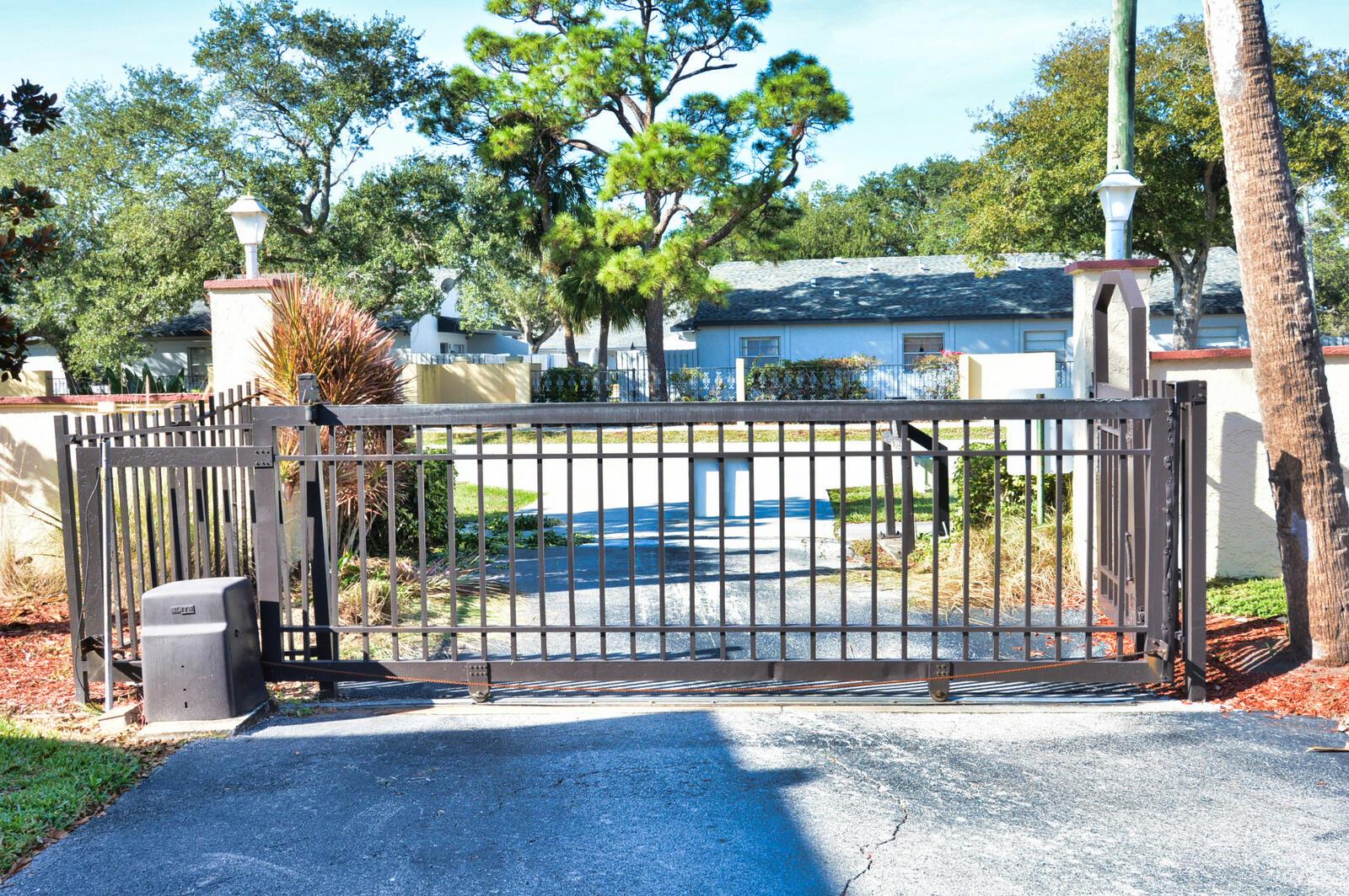 ISLAND HOUSE CONDOMINIUM - Residential