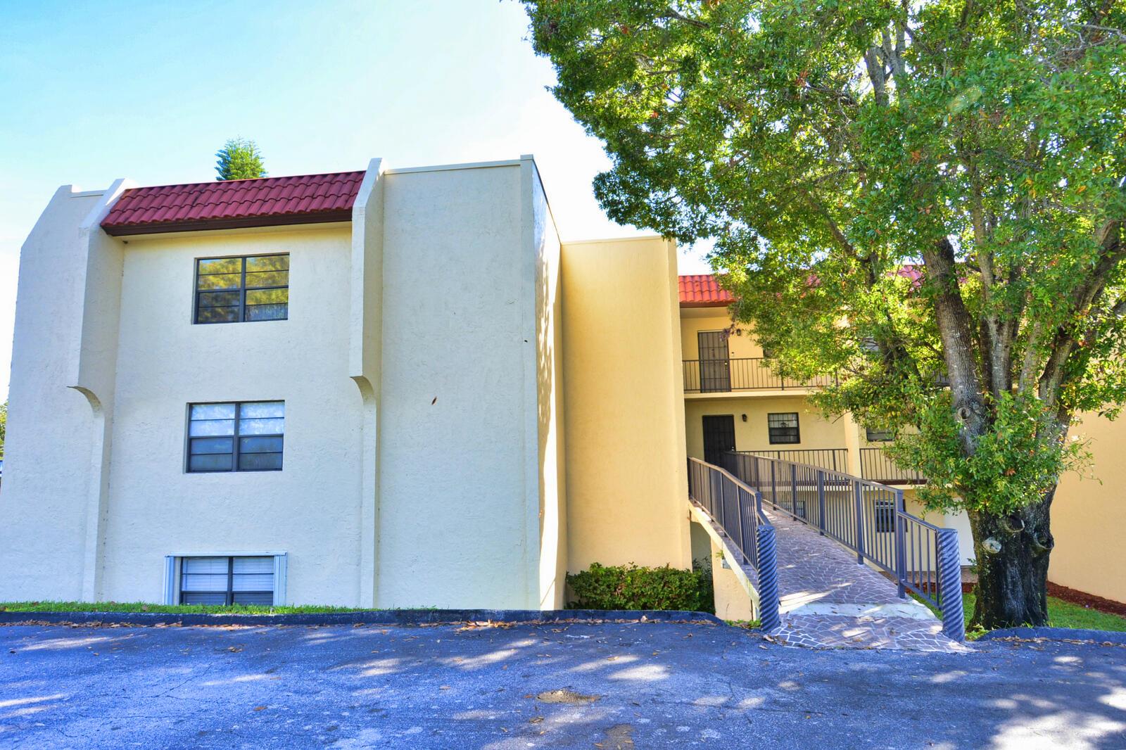 ISLAND HOUSE CONDOMINIUM - Residential