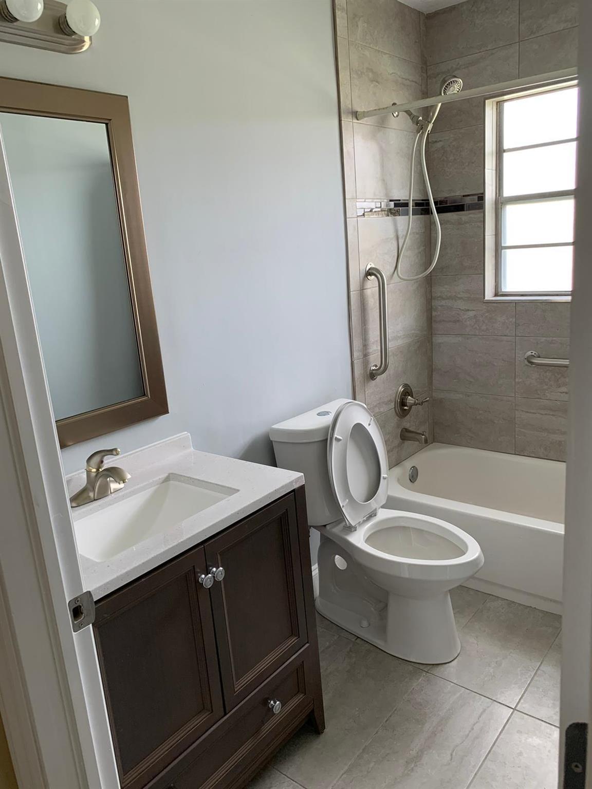 523 Colonial Road A - B